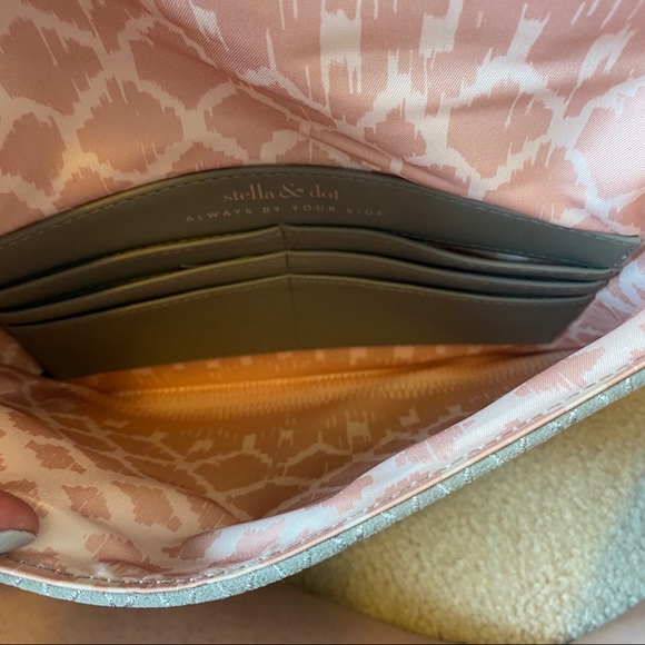 Stella & Dot Clutch with Built in Wallet - Picture 4 of 6